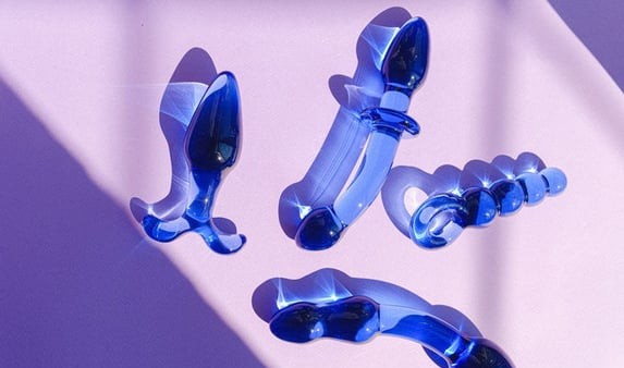 KĀPĒC IR VĒRTS IZVĒLĒTIES SEKSA ROTAĻLIETAS NO STIKLA?